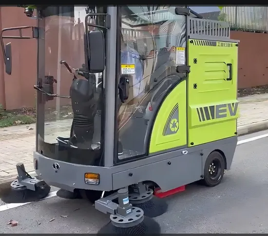 Chinese Best Ride on Road/Street Sweeper/Deisel Road Sweeper 