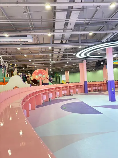 Reliable Trampoline with 8